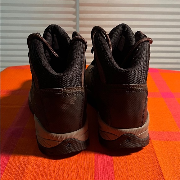 Columbia Women’s Dark Brown Outdoor Hiking Boots, Size 8 (Wide) - Picture 4 of 5